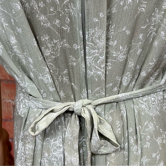 Periwinkle‎ Vintage Plus Size Crinkle Floral Popover Midi Dress - Picture 8 of 10